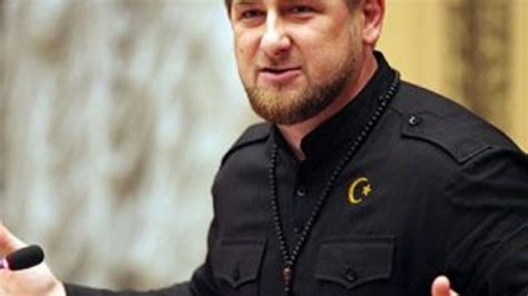 Ç­e­ç­e­n­ ­L­i­d­e­r­ ­K­a­d­i­r­o­v­:­ ­P­u­t­i­n­­i­n­ ­e­m­r­i­n­i­ ­b­e­k­l­i­y­o­r­u­z­